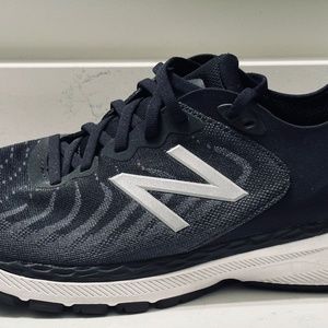 New Balance Men's 860v11Fresh Foam Running Shoes Size  10.5